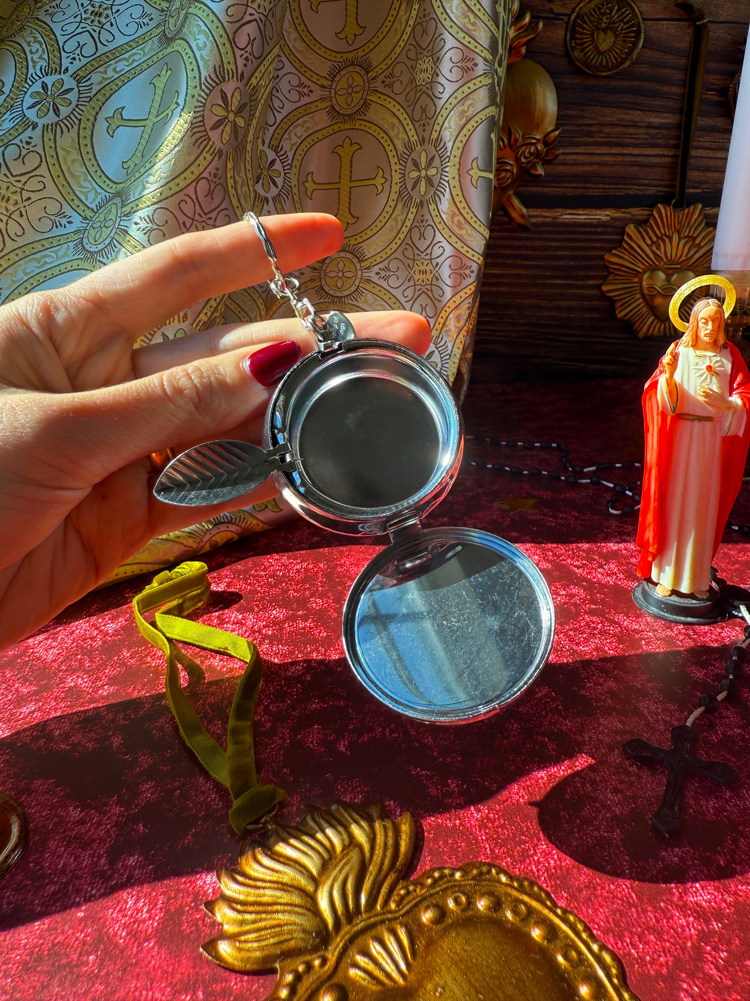 Cherub Ash Tray Keychain