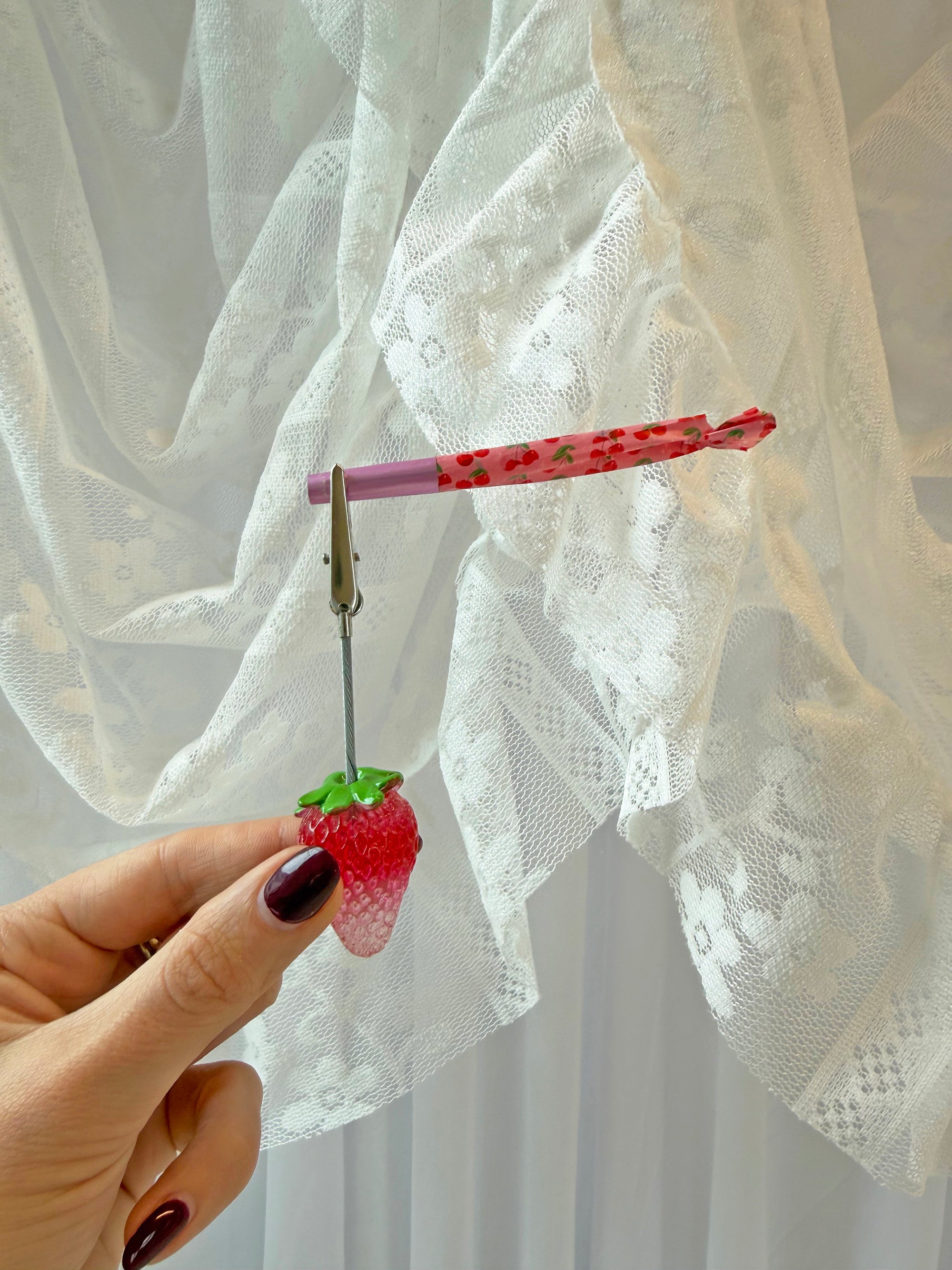 Strawberry J Clip