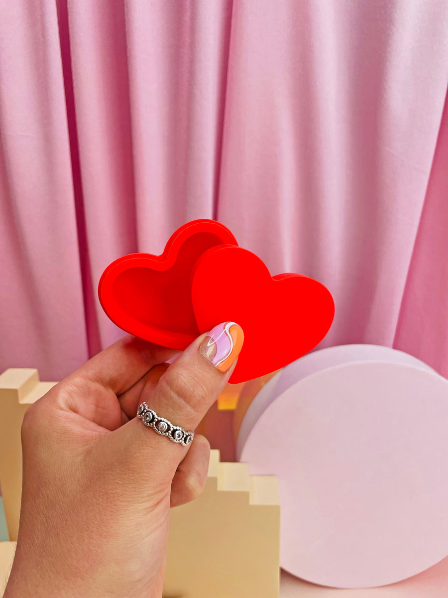 Heart silicone container- red