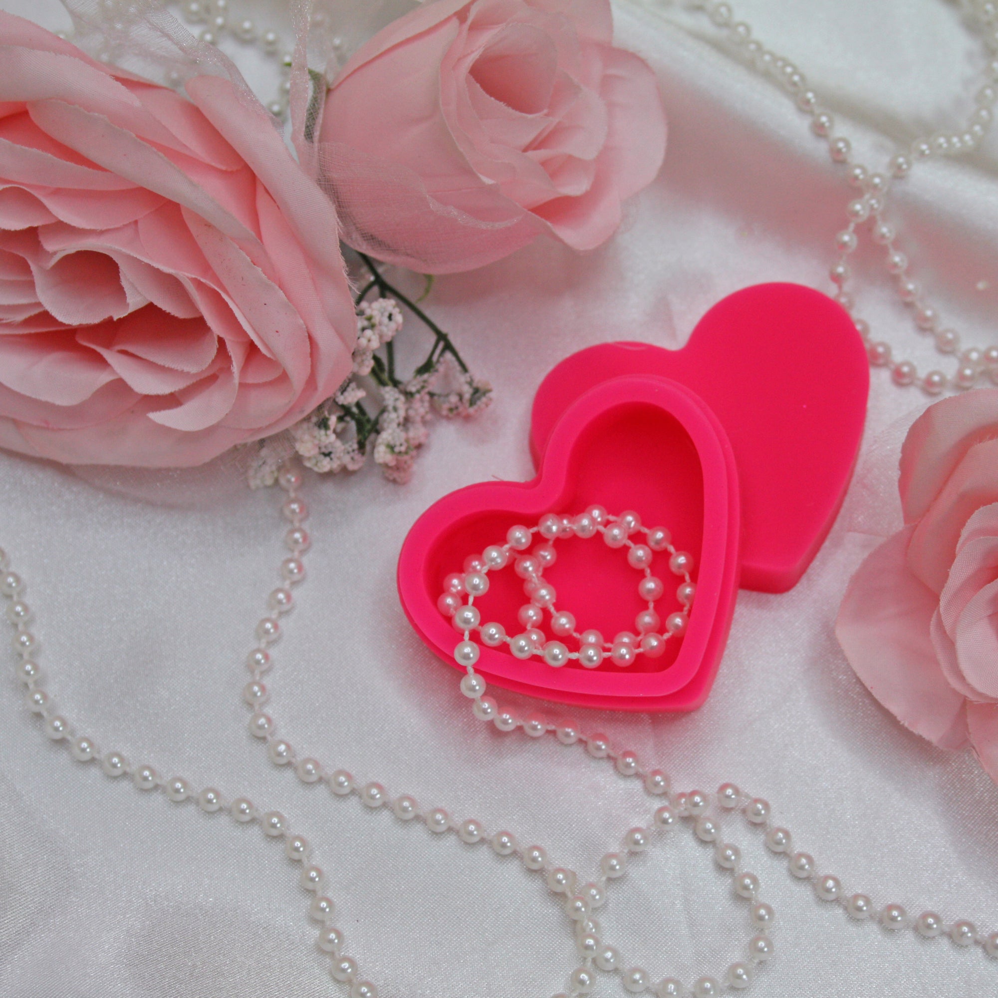 Heart silicone container- pink