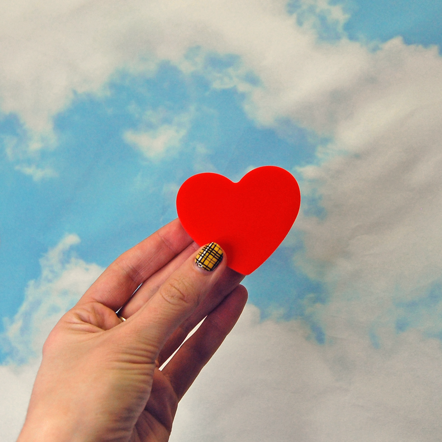 Heart silicone container- red