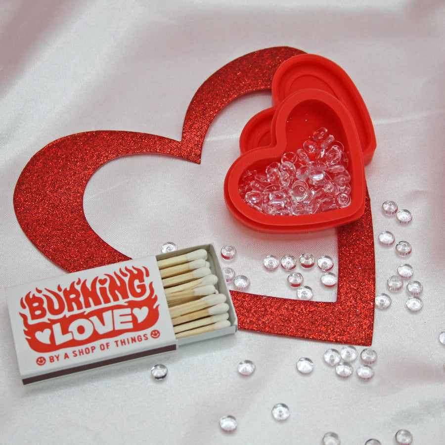 Heart silicone container- red